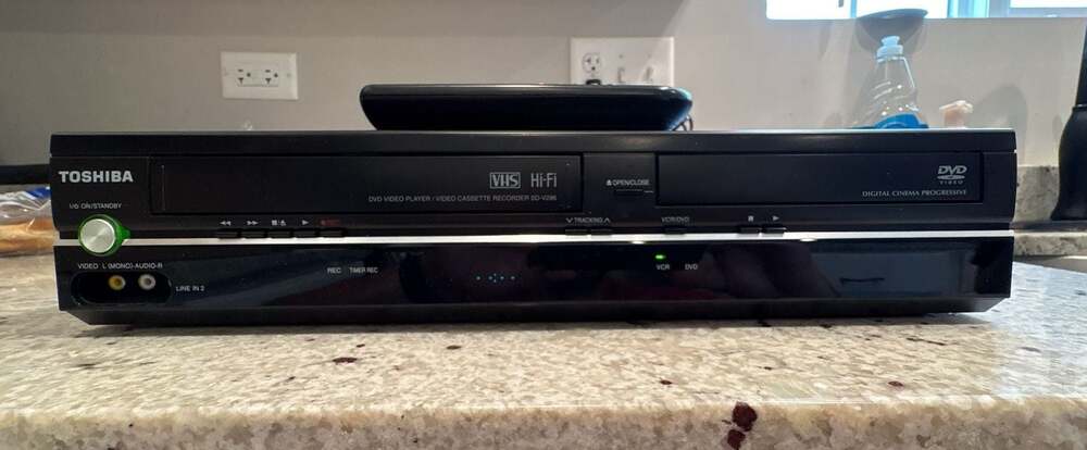 Toshiba SD-V296 DVD/VCR Combo Player with Remote. VHS DOES NOT WORK PROPERLY